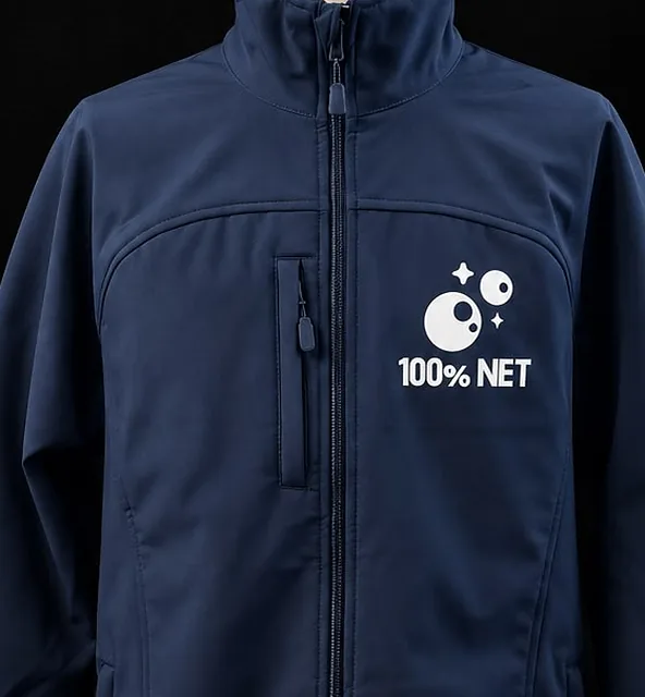 Softshell bleu marine floquée d'un logo de société de nettoyage